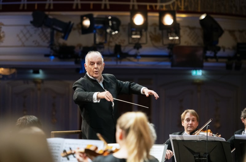 Barenboim Dirigiert Beethovens Symphonien Nr Und Nr Aus Der