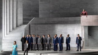 Marina Rebeka (Amelia Grimaldi), Charles Castronovo (Gabriele Adorno), René Pape (Jacopo Fiesco), Antonio Di Matteo (Pietro)