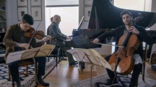 Daniel Barenboim (Piano), sein Sohn Michael (Violine) und Kian Soltani (Cello) spielen Beethovens »Geistertrio«.