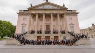 Zur ARTE-Sendung
Festkonzert „450 Jahre Staatskapelle-Berlin“
Die Staatskapelle Berlin feiert ihr 450-jähriges Jubiläum. Auf dem Programm stehen Werke von Komponisten, die das Orchester in besonderer Weise geprägt haben: Richard Strauss zum Beispiel.
© Peter Adamik
Foto: ZDF
Honorarfreie Verwendung nur im Zusammenhang mit genannter Sendung und bei folgender Nennung 