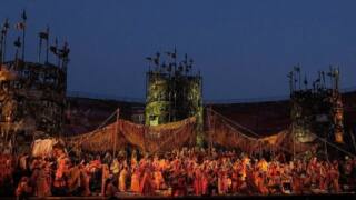 Giuseppe Verdis Oper “Il Trovatore” in einer Inszenierung von Franco Zeffirelli aus der Arena di Verona 2019. Ein Highlight ist der sogenannte „Zigeunerchor“.