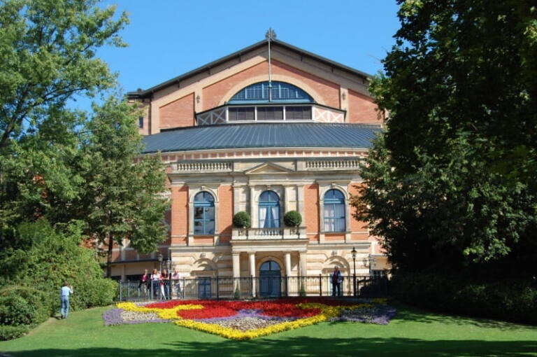 Ring Ring Ring Loops und Legenden in Bayreuth foyer