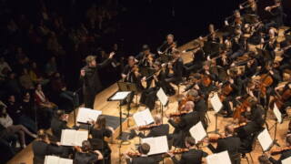 Pablo Heras-Casado dirigiert zwei Orchester und zwei Chöre.
