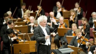 Sir Simon Rattle dirigiert die Berliner Philharmoniker