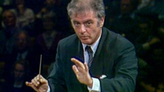 Daniel Barenboim dirigiert das Mauerfallkonzert 1989