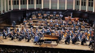 Víkingur Ólafsson und das Bergen Philharmonic Orchestra